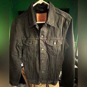 Levi’s black denim trucker jacket - men’s SMALL